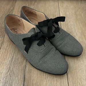 Oxfords with a unique ribbon shoe lace